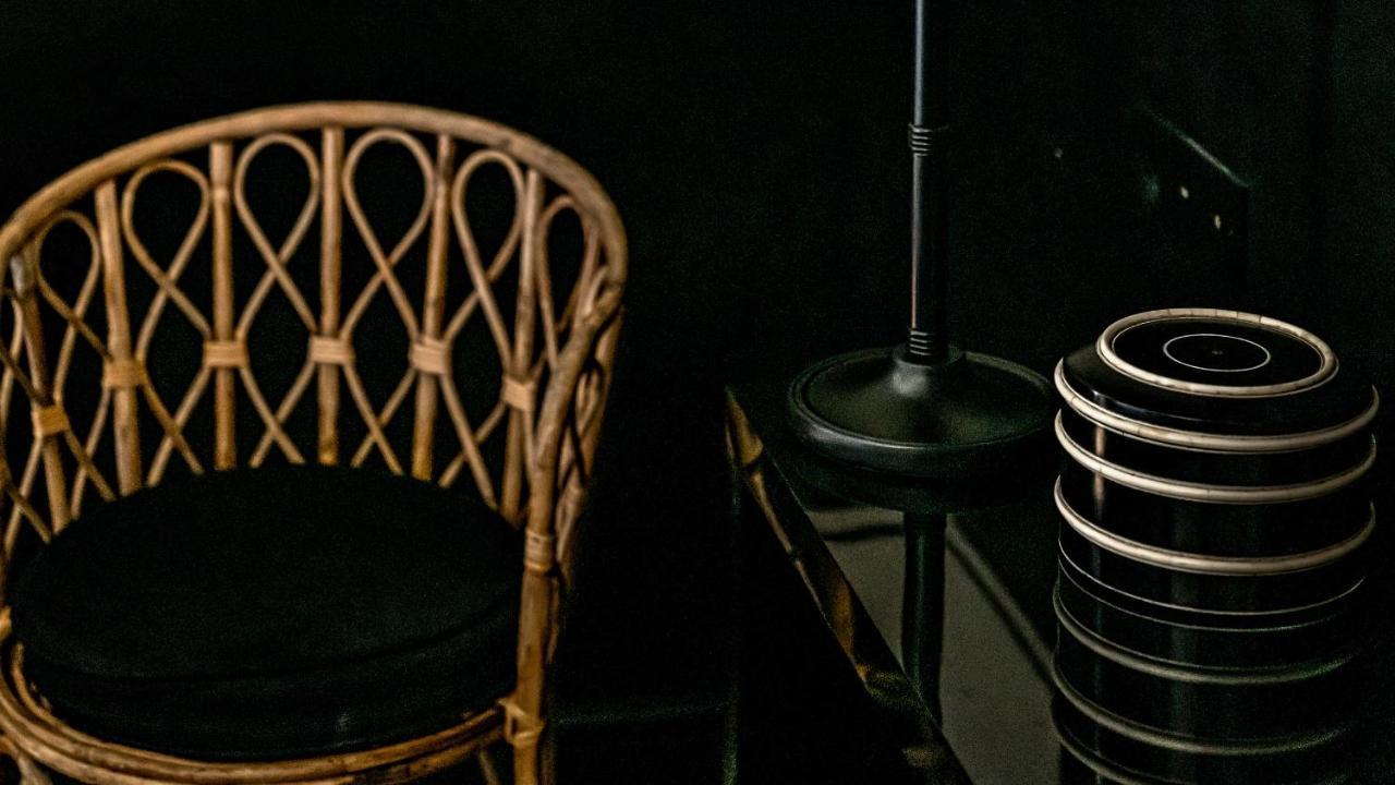 Monsieur George Hotel & Spa - Champs-Elysees Paris Exteriör bild A rattan chair